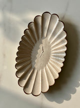 『フラワーホイール』26枚花びらオーバルソーサー