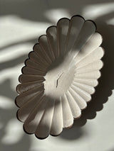 『フラワーホイール』26枚花びらオーバルソーサー